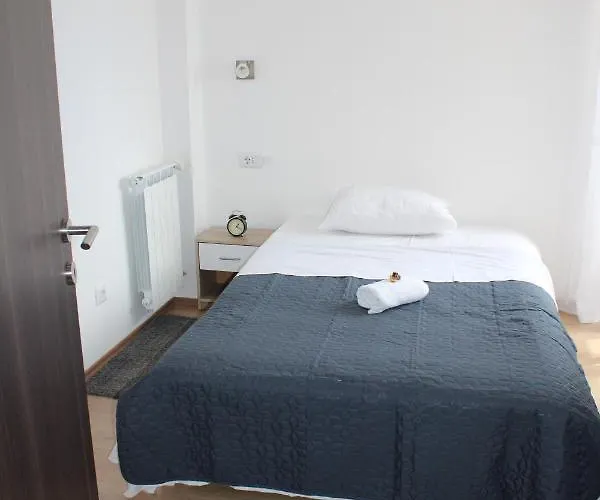 Lovro Apartmán *